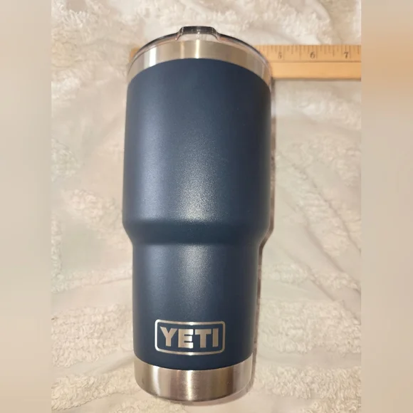 YETI Dark Blue Tumbler with Silver Design Amelia Island Heron NWT - Picture 6 of 13
